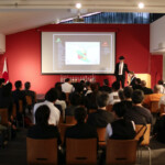 大使館の会場の様子